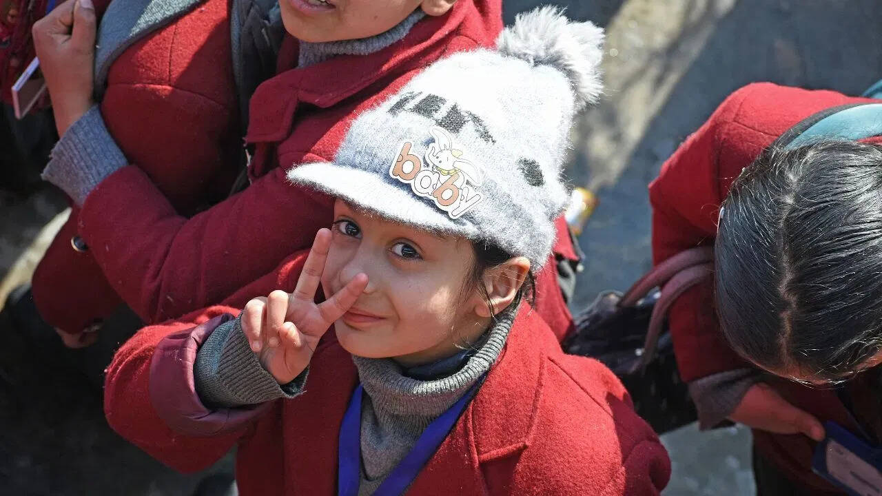 स्कूलों की शीतकालीन छुट्टियों की तारीखें: जानें कब से शुरू होंगी