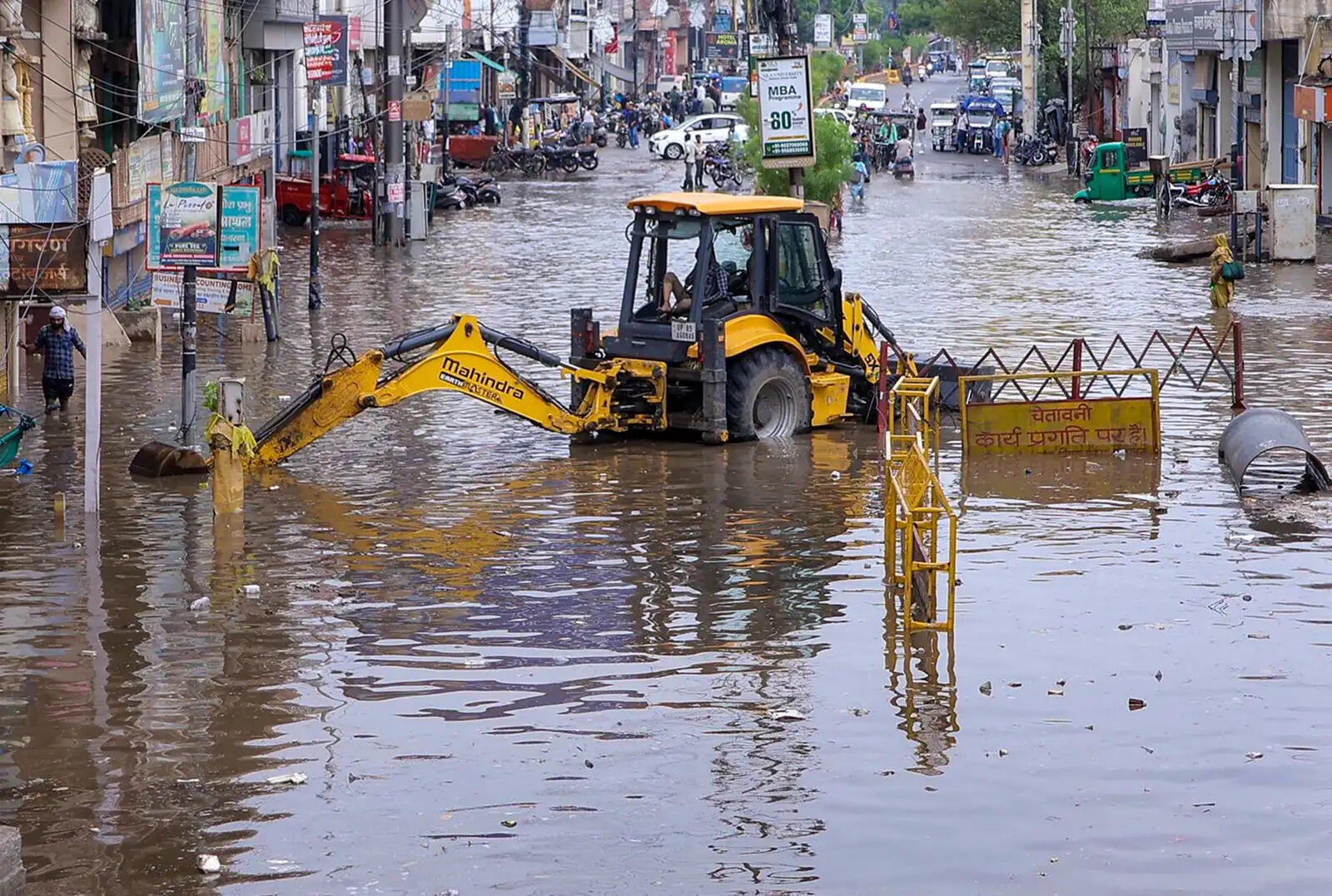 भारत में मूसलधार बारिश से जनजीवन प्रभावित, प्रशासन अलर्ट पर