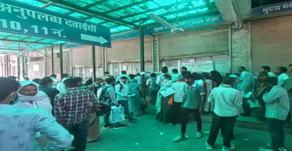 जयपुर के एसएमएस अस्पताल में दवाओं की गंभीर कमी, मरीजों को महंगी दवाएं खरीदने पर मजबूर