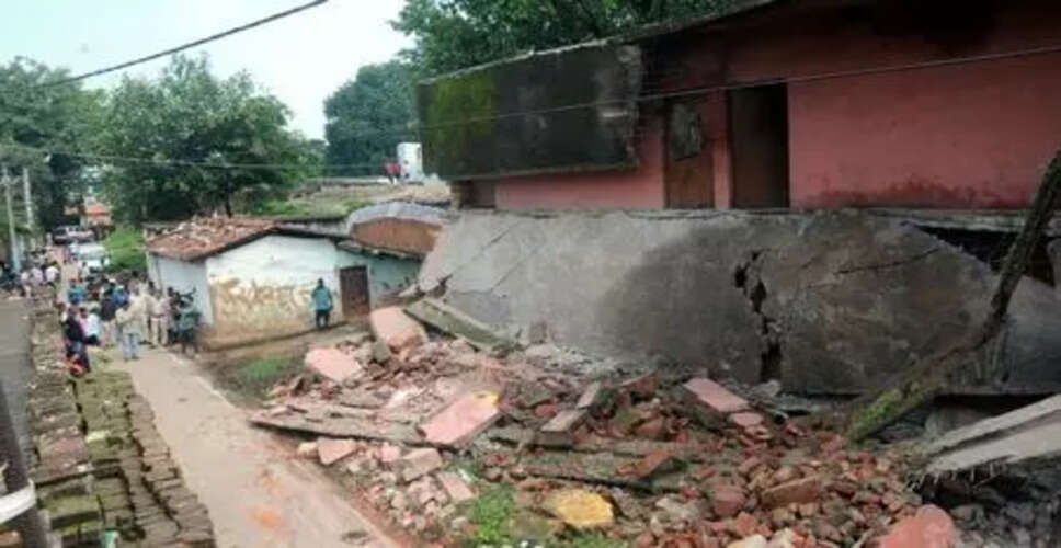 झारखंड में स्कूल की छत गिरने से एक की मौत, दो घायल