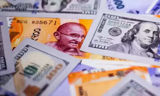 रुपये की गिरावट: डॉलर के मुकाबले नया रिकॉर्ड निम्न स्तर
