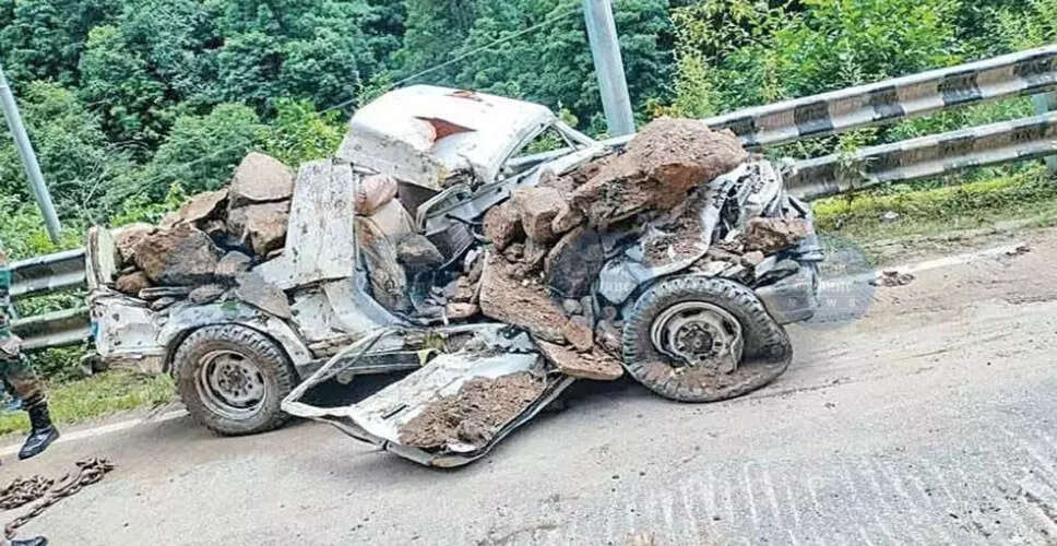 इटानगर में भूस्खलन ने सड़क यातायात को रोका