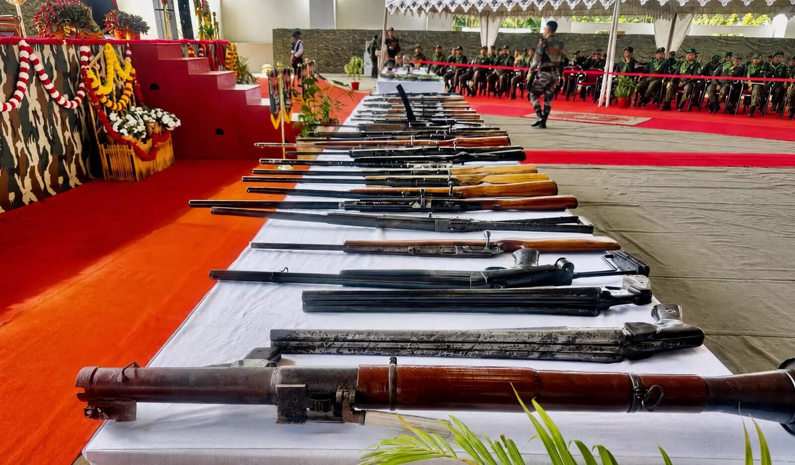 मणिपुर में 46 उग्रवादियों का आत्मसमर्पण, शांति की ओर एक कदम