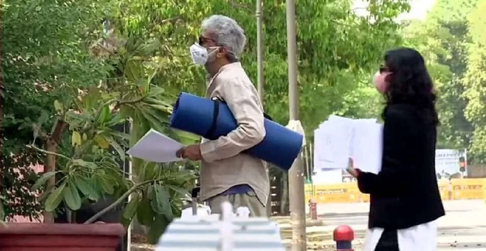 बॉम्बे हाई कोर्ट ने गौतम नवलखा को दिल्ली जाने की अनुमति दी