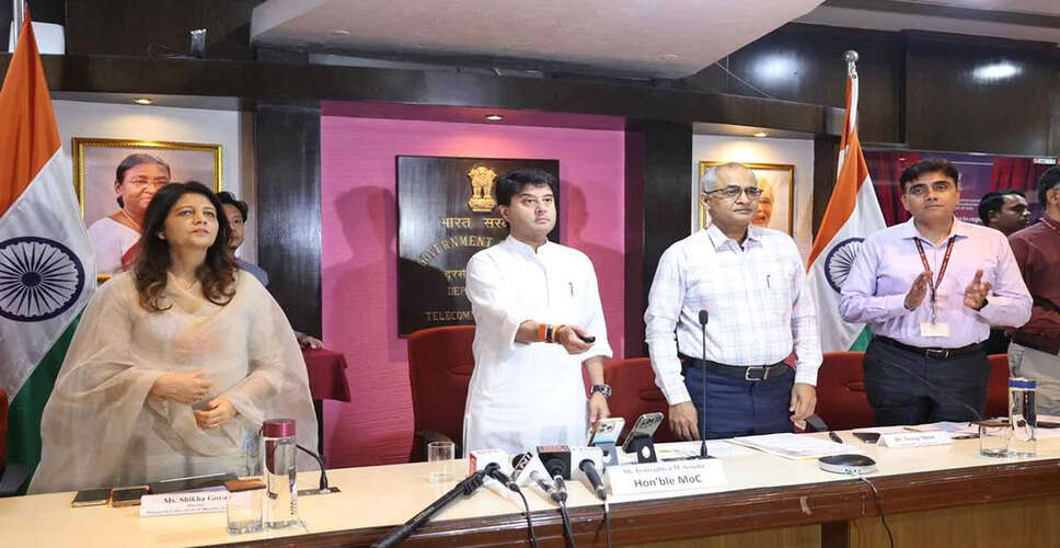 सिंधिया ने बाढ़ प्रभावित क्षेत्रों में राहत कार्यों की समीक्षा की