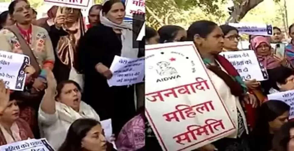 उन्नाव रेप केस में कुलदीप सेंगर की जमानत पर बढ़ा विरोध