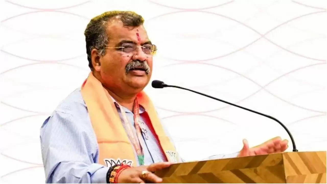 रविंद्र चव्हाण के विवादास्पद बयान पर लातूर में राजनीतिक हलचल