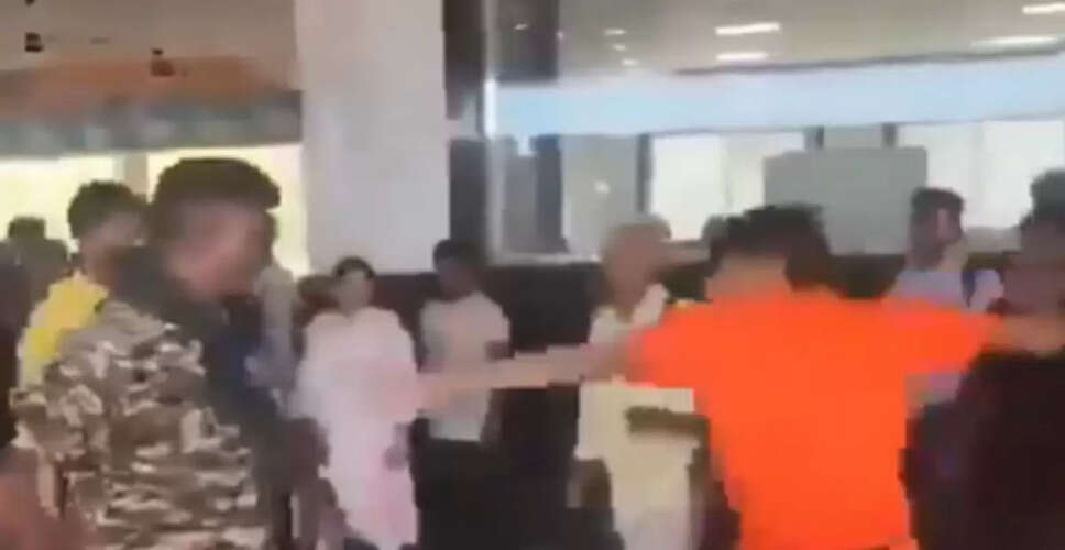 मिर्जापुर रेलवे स्टेशन पर CRPF जवान पर कांवड़ियों का हमला