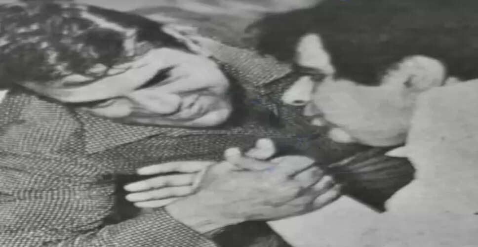 दिलीप कुमार को पुण्यतिथि पर याद कर भावुक हुए धर्मेंद्र, बोले, 'वो कहीं आस-पास हैं'