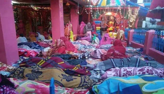 हिमाचल का चमत्कारी मंदिर: संतान की प्राप्ति के लिए फर्श पर सोने का अद्भुत विश्वास