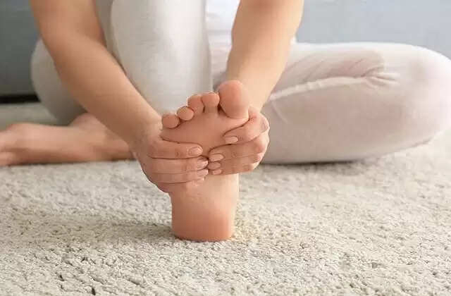 पैरों में बदलाव: स्वास्थ्य संकेत और सावधानियाँ