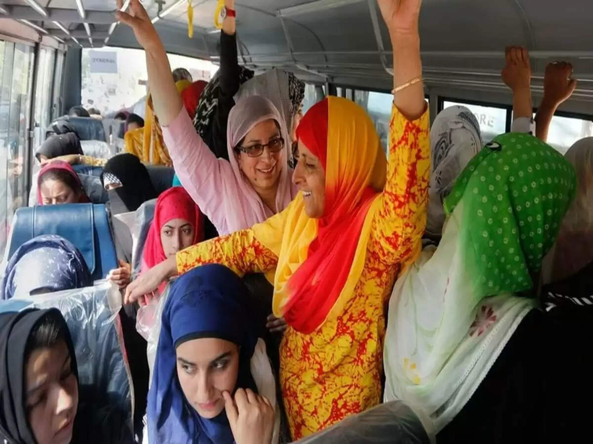 महिला सुरक्षा पर चर्चा: बस में छेड़छाड़ का वीडियो वायरल