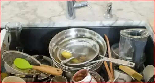 पति-पत्नी के बर्तन धोने के विवाद में पुलिस की एंट्री