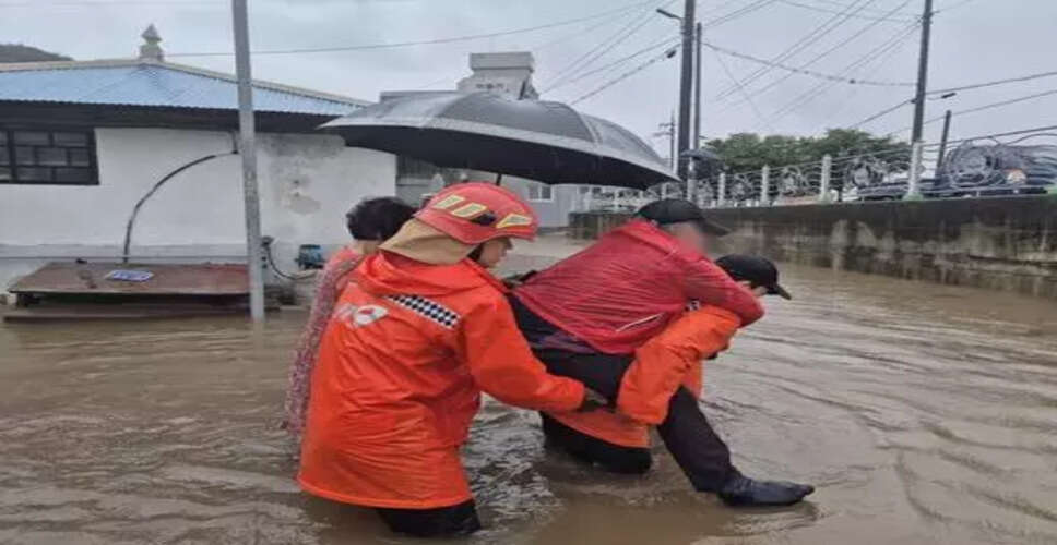 दक्षिण कोरिया में भारी बारिश से तबाही, दो की मौत और हजारों की निकासी