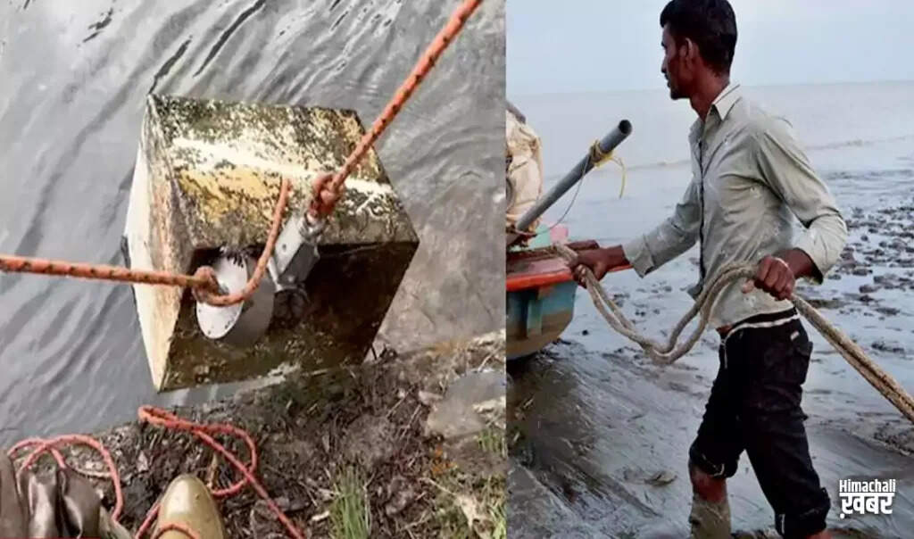 पिता-पुत्र ने नदी में मिली तिजोरी लौटाई, ईमानदारी की मिसाल