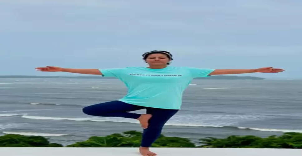 हिना खान से लेकर दिव्यांका त्रिपाठी तक, टीवी की हसीनाओं ने बताया योग का महत्व