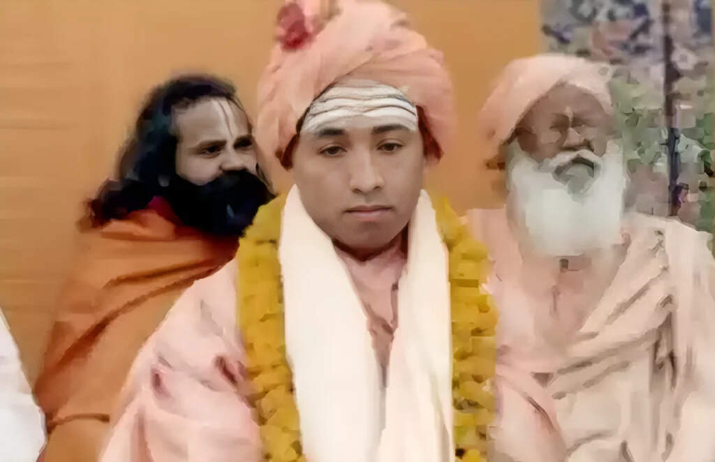 योगी आदित्यनाथ: एक साधारण गांव से मुख्यमंत्री बनने की यात्रा