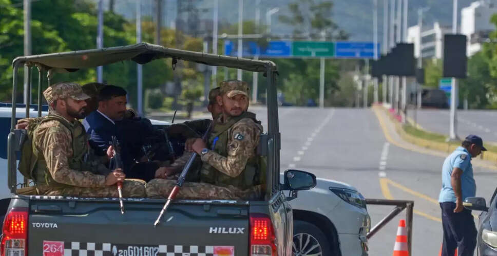 अमेरिका-ईरान वार्ता में अनिश्चितता, ट्रंप ने की नई बातचीत की घोषणा