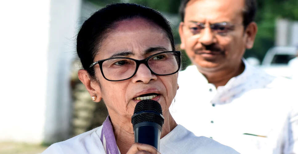 पश्चिम बंगाल में मतदाता सूची के पुनरीक्षण पर ममता बनर्जी का विरोध