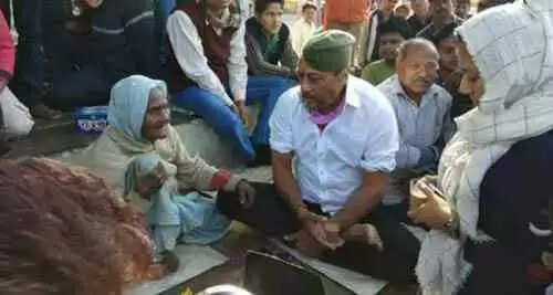 बुजुर्ग महिला की चाय से प्रभावित बॉलीवुड सितारे