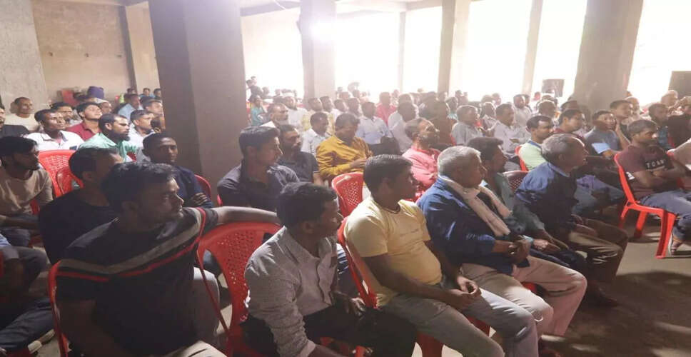 बोर्कhola में चुनावी मुकाबला: विकास की उम्मीदें और राजनीतिक दावे