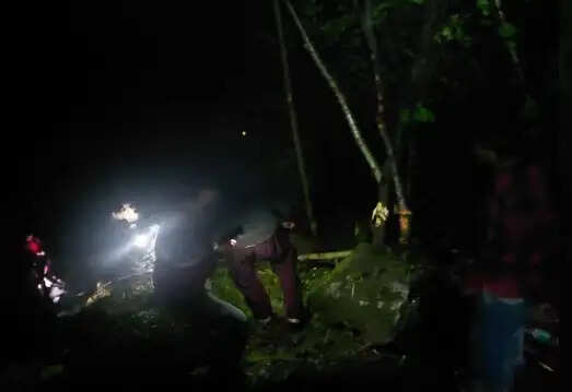 हिमाचल प्रदेश में सड़क हादसे में तीन पर्यटकों की मौत, 17 घायल