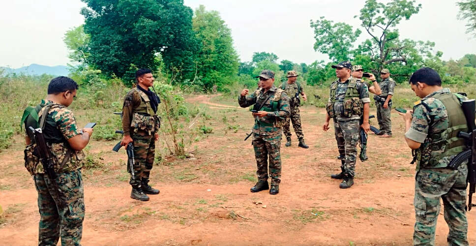 छत्तीसगढ़ में 16 नक्सलियों का आत्मसमर्पण, केरलापेंदा गांव हुआ नक्सल मुक्त