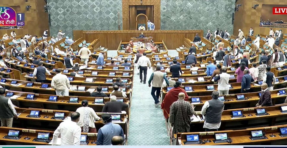 संसद में हंगामे के बीच विपक्ष का वॉकआउट, सरकार पर उठे सवाल