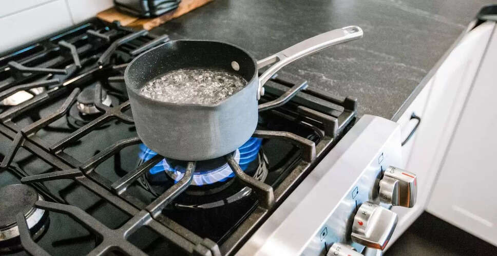 उबले पानी के सेवन में सावधानियाँ: जानें कैसे बन सकता है खतरनाक