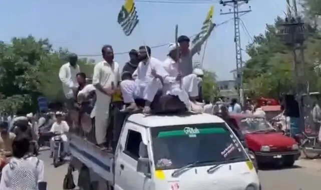 पाकिस्तान अधिकृत कश्मीर में प्रदर्शन: सेना की गोलीबारी से 30 की मौत