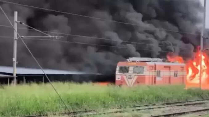 केरल के त्रिशूर रेलवे स्टेशन पर आग से 200 से अधिक टू-व्हीलर जलकर खाक