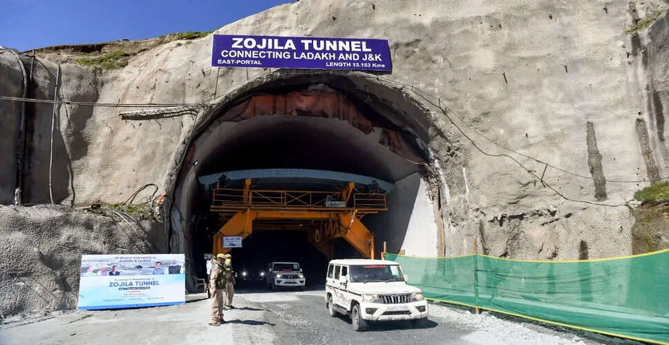 LoC पर दो अलग-अलग हकीकतें: PoK में अशांति और भारत में विकास
