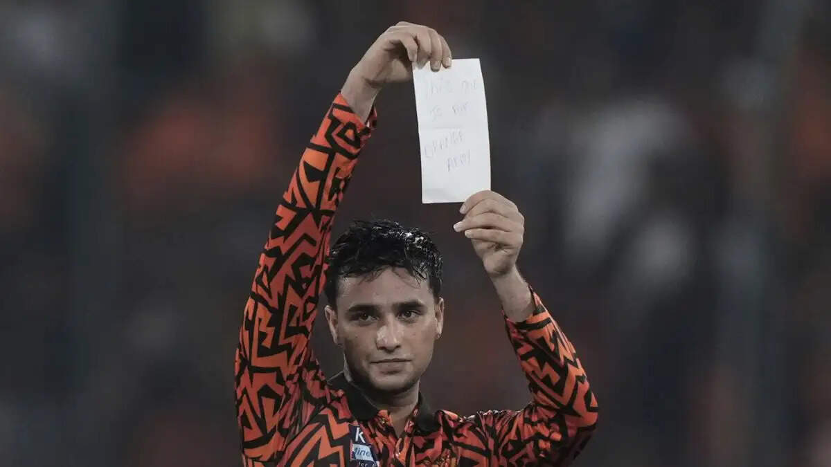 अभिषेक शर्मा की रिकॉर्ड तोड़ पारी ने आईपीएल में मचाई धूम