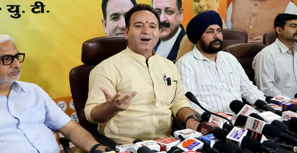 जम्मू-कश्मीर में मुख्यमंत्री की अनुपस्थिति पर भाजपा का आरोप