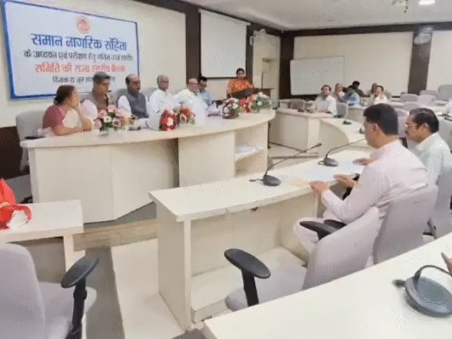 समान नागरिक संहिता पर राजनीतिक हलचल: विपक्षी दलों की अनुपस्थिति