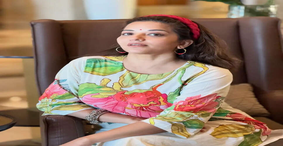 भोजपुरी अभिनेत्री मोनालिसा ने साझा की स्टाइलिश तस्वीरें