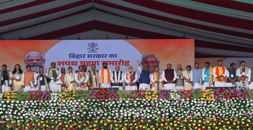 नीतीश कुमार ने मोदी के पांव छूने की कोशिश की, प्रधानमंत्री ने रोका