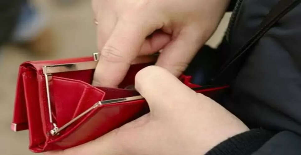 पर्स में पैसे रखने के वास्तु टिप्स: जानें क्या करें और क्या न करें