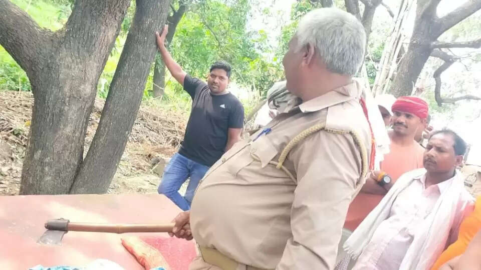 गाजीपुर में परिवार के तीन सदस्यों की हत्या: बेटे ने की बर्बरता की सारी हदें पार