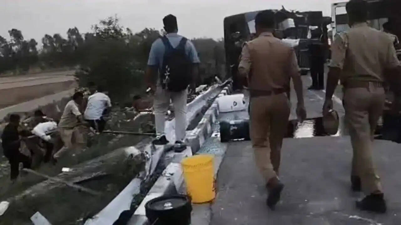 Unnao में दर्दनाक सड़क हादसा: 5 यात्रियों की मौत, 15 घायल