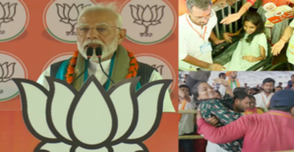 तेलंगाना की रैली में पीएम मोदी का दिव्यांग बहनों के लिए दिखा अनोखा प्रेम