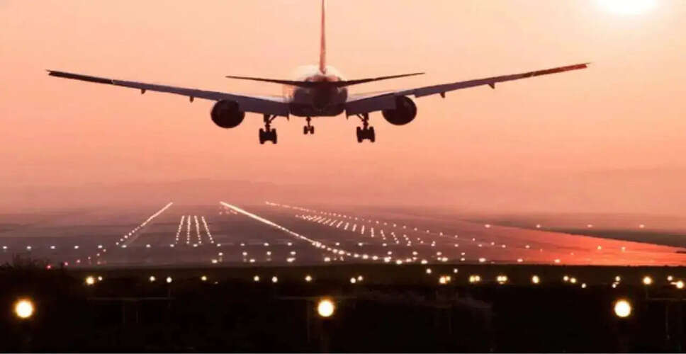 अमेरिका में बर्फीले तूफान ने उड़ानों को किया प्रभावित