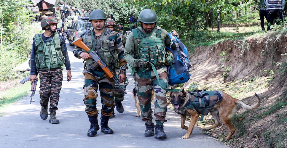 कुलगाम में आतंकवादियों के साथ मुठभेड़ में दो जवान शहीद, अभियान जारी