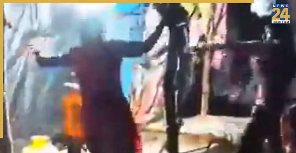आंध्र प्रदेश में पति ने पत्नी को बेल्ट से पीटा, वीडियो वायरल