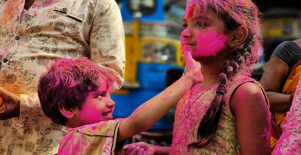 Holi पर बच्चों की आंखों की सुरक्षा: जानें कैसे रखें उन्हें सुरक्षित
