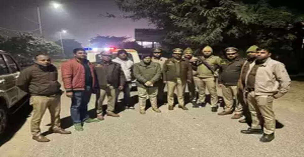 ग्रेटर नोएडा : पश्चिम बंगाल के रहने वाले तीन बदमाश गिरफ्तार, लूटे गए मोबाइल और अवैध हथियार बरामद