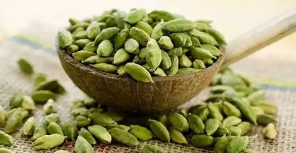 इलायची के स्वास्थ्य लाभ: जानें कैसे यह आपकी सेहत को सुधार सकती है
