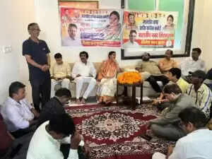 मालवीय नगर में कांग्रेस कमेटी की बैठक, वोट चोर गद्दी छोड़ हस्ताक्षर अभियान का आयोजन
