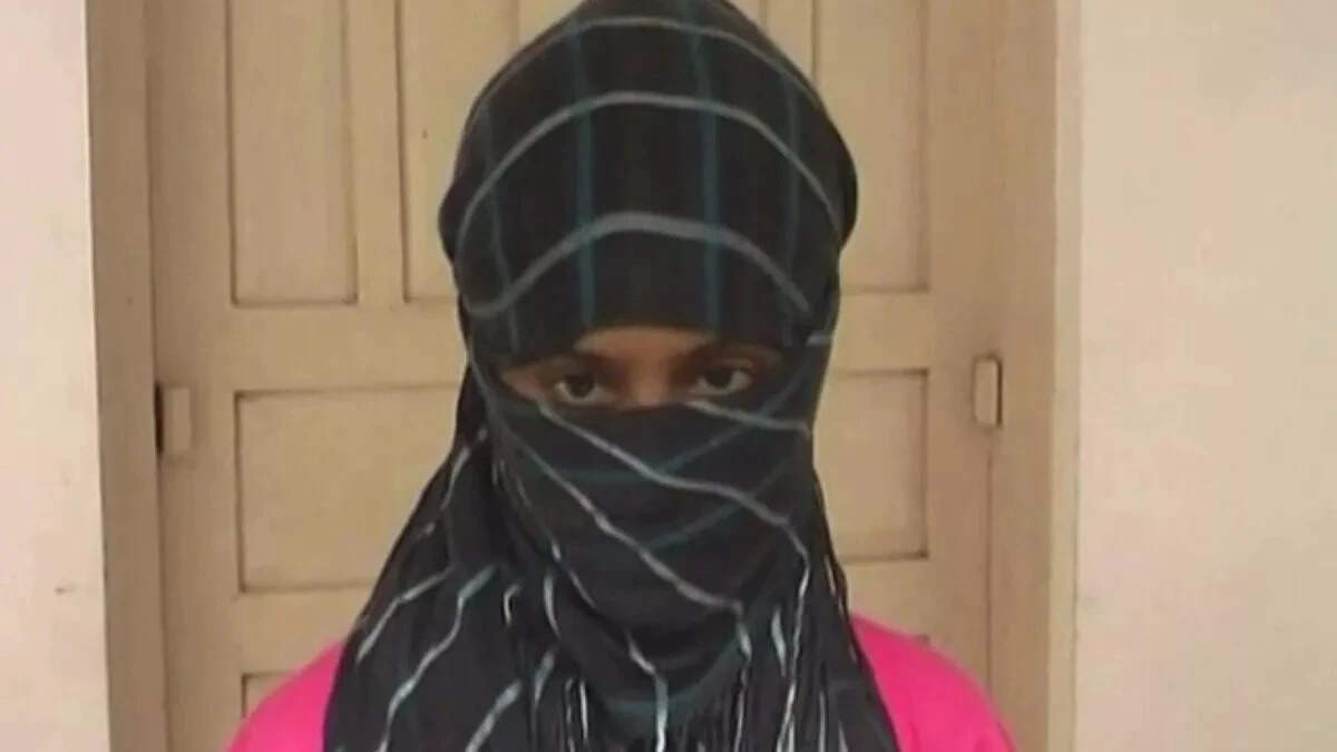 प्रेमिका के असली चेहरे ने प्रेमी को चौंका दिया, पुलिस ने किया मामला सुलझाने का प्रयास