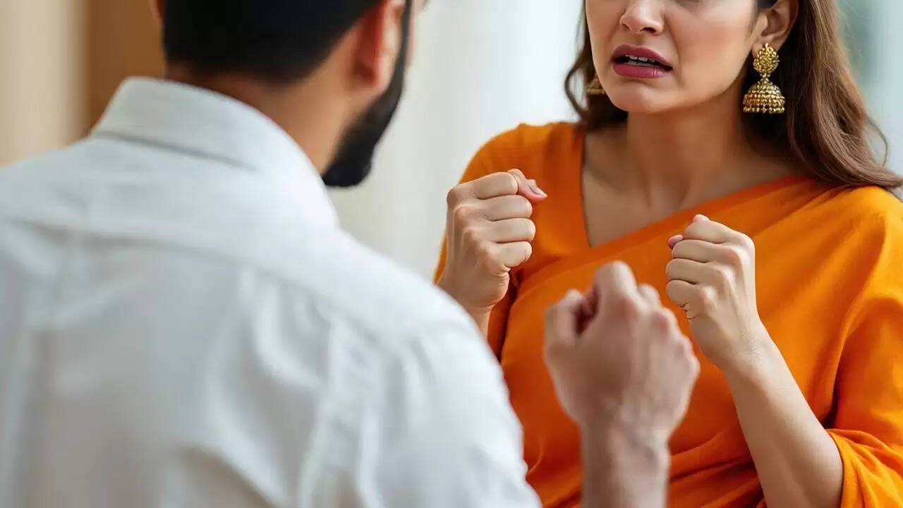 ग्रेटर नोएडा में घरेलू विवाद ने ली पति-पत्नी की जान